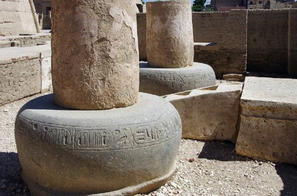 В Египте во время восстановительных работ случайно нашли гробницы номархов