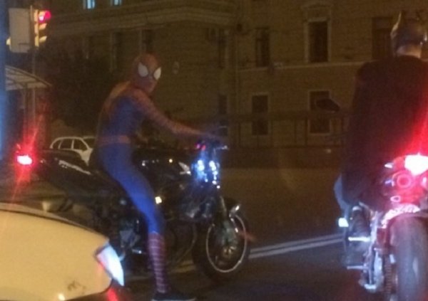 Человек-паук и Бэтмен стали байкерами в Воронеже