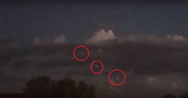 Пришельцы следят за землянами?: В Аризоне заметили три странных НЛО