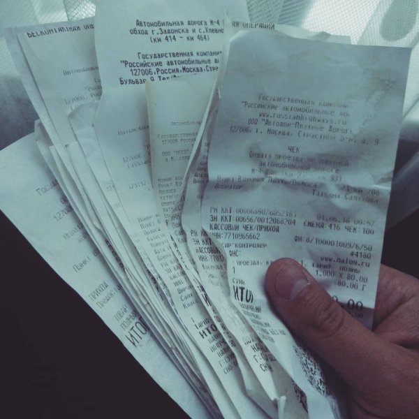 «Тотальный грабеж»: Ставропольский водитель показал стопку чеков с «платок» на М4 «Дон»