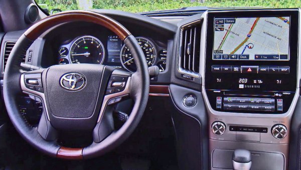 Внедорожник Toyota Land Cruiser подорожал на 33 000 - 65 000 рублей