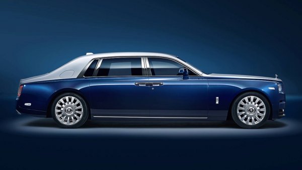 Седан Rolls-Royce Phantom получил удлиненную версию с перегородкой в салоне