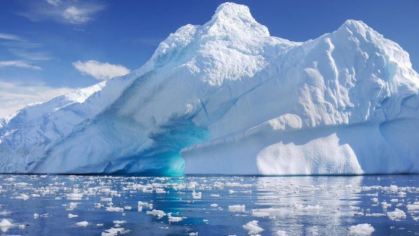 Конспирологи выявили в Антарктиде «базу гуманоидов» и ровный ряд загадочных объектов одинаковой формы