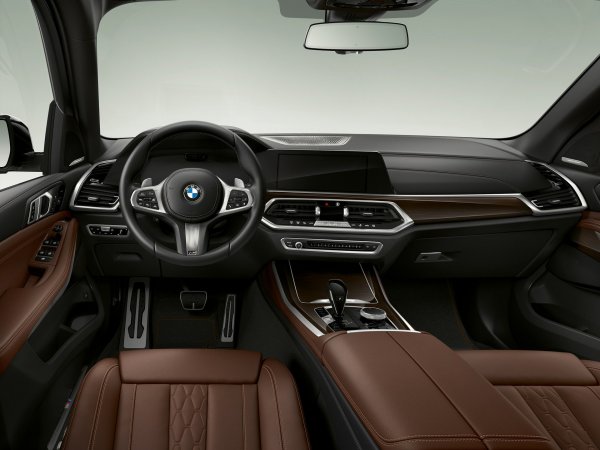 Новый гибрид BMW X5 xDrive45e может проехать 80 км на электротяге