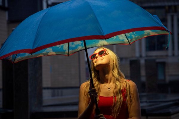 Учёные разработали зонтик, под которым всегда лето