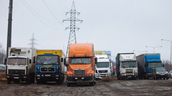 «Не довезёшь ничего»: Дальнобойщик рассказал об ужасах на М4 «Дон» в Ростовской области