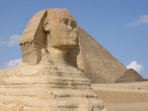Археологи наткнулись на мини-статую сфинкса на юге Египта