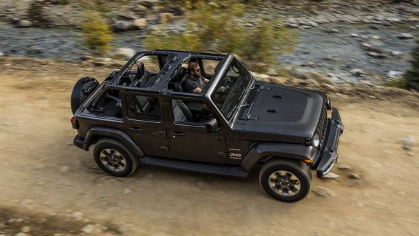 Jeep Wrangler получит новые моторы и гибридный агрегат