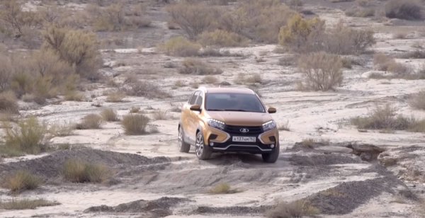 «Фейковый SUV»: Автоблогер жёстко раскриковал новую LADA XRay Cross