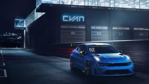 Cyan Racing представил 500-сильный гоночный седан Lynk & Co 03