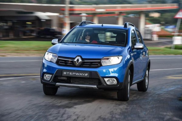 Конкурент LADA XRAY: В Россию приехал кросс-хэтчбек Renault Sandero Stepway