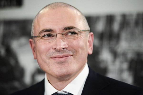 Алкоголь, наркотики и деньги: как Ходорковский в Праге карманных хейтеров на Россию натравливал
