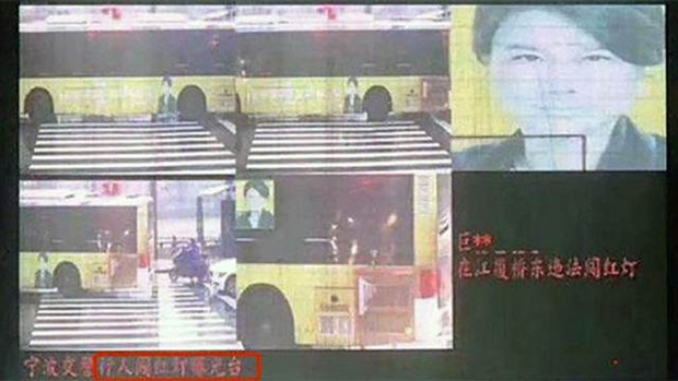 Система распознавания лиц выписала штраф фотографии женщины на автобусе