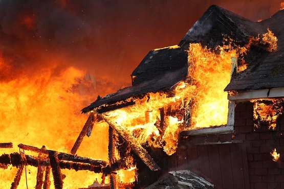 В тюменском селе сгорели дом и женщина