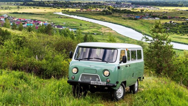 Прекрасная «Буханка»: Езда на юбилейном УАЗ-452 приятно удивила эксперта