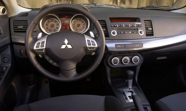 Уделает «Весту» и «Гранту»: О подержанном Mitsubishi Lancer рассказал блогер