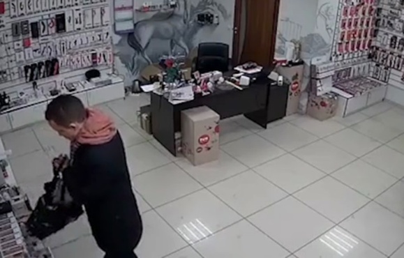 Парень украл вибратор в секс-шопе