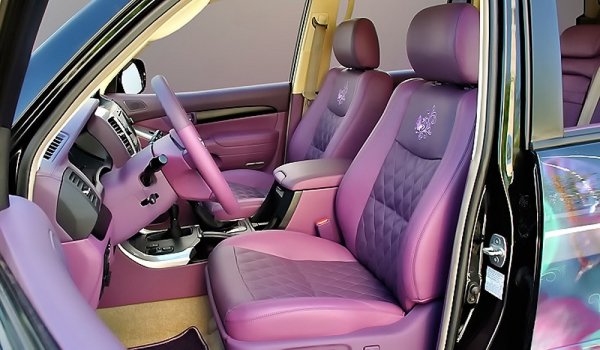 «Это вам не принцесса»: В сети «освистали» розовый Toyota Land Cruiser Prado «для Барби»