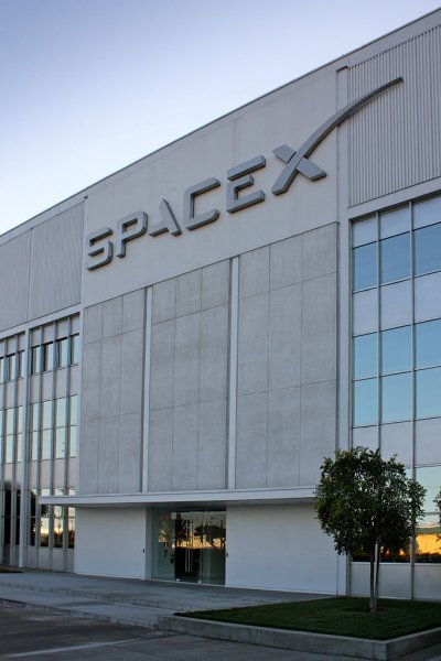 «Из Спэйс за спайс»: Space X уволит 10% штаба, в числе которых может оказаться Илон Маск.
