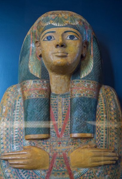 Археологи обнаружили древнеегипетский саркофаг с двумя мумиями