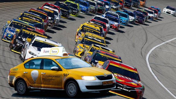 «На халявных тачках гоняют без башки»: водители Яндекс.Такси рассказали, из-за чего в компании так много аварий
