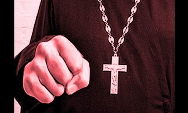 «Фирменная двоечка от святого отца»: На Урале священник избил пенсионерку - жертва