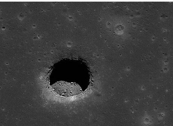 Луна содержит мощные магниты пришельцев