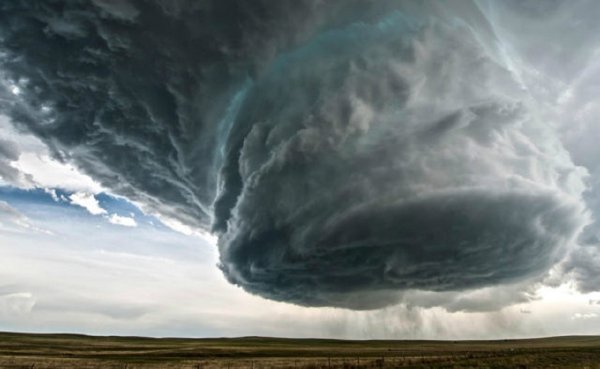 Нибиру высасывает атмосферу: Очевидец сфотографировал откачку кислорода с Земли
