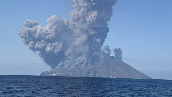 Целебное извержение вулкана на Сицилии было спровоцировано НЛО - уфолог