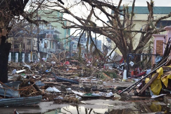 Уничтожено 13 000 домов: Посланный Нибиру ураган устроил «кровавую жатву» у границ США