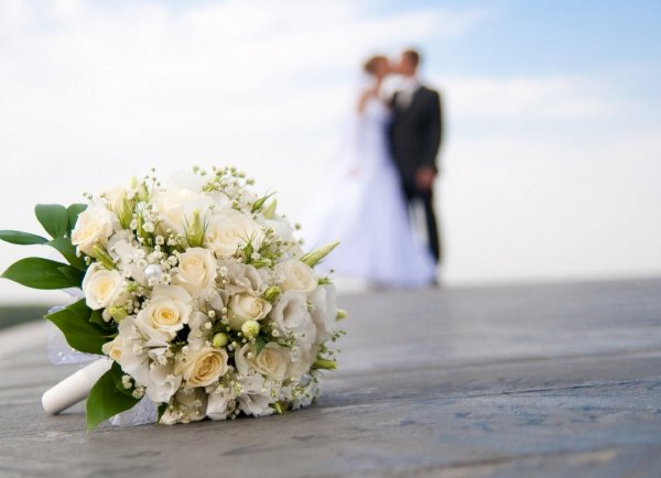 Отдать цветы – разбить мечты: Какой силой обладает свадебный букет?