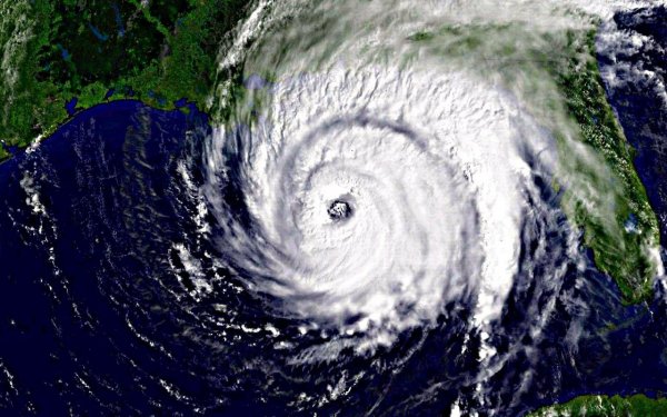 Усиление ураганов спровоцировал климатический кризис