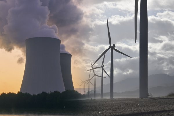 АЭС уступают ветрякам и солнечным батареям в выработке электричества