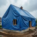 Как защитить дом без крыши строительным тентом до возобновления работ Как защитить дом без крыши строительным тентом до возобновления работ
